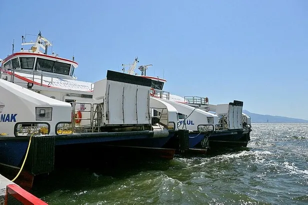 izmirde-gemi-kazasi-arizalanan-yolcu-gemisi-duvara-carpti-1690899019283.jpeg İzmir'de gemi kazası: Arızalanan yolcu gemisi duvara çarptı-2