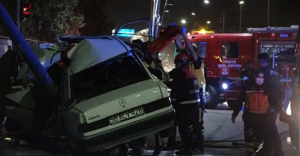 Direğe çarpan otomobil hurdaya döndü