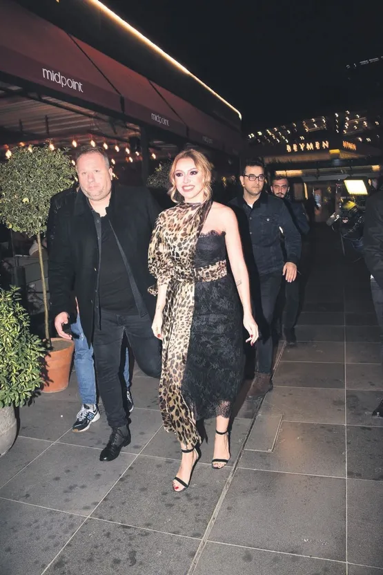 unluler-siklik-yarisina-girdi-aleyna-tilki-ivana-sert-ve-hadise-1577396289510.jpeg Ünlüler şıklık yarışına girdi! Aleyna Tilki, İvana Sert ve Hadise...-1