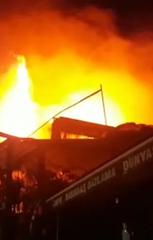Başkentte tarihi Hamamönü'nde yangın