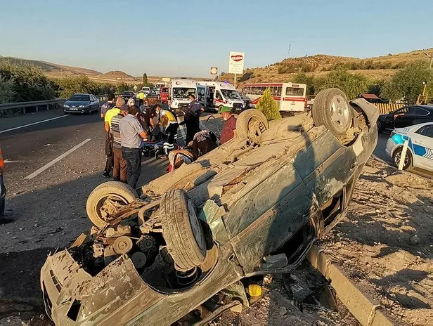 kayseride-otomobilin-refuje-carparak-takla-atti-5-yarali-1626721159750.jpeg Kayseri'de otomobilin refüje çarparak takla attı! 5 yaralı-1