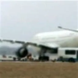 Uçak pistten çıktı