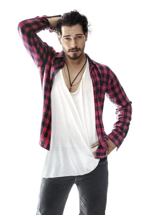 Ünlü oyuncu Çağatay Ulusoy ile Bestemsu Özdemir aşk mı yaşıyor?-6