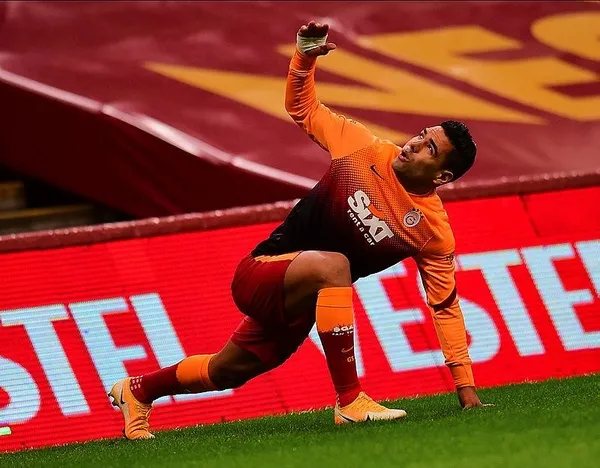 Fatih Terim kırmızı kart gördü çılgına döndü! "Sen bekçi bile olamazsın"-7