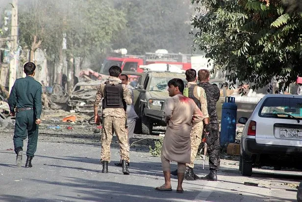 Son dakika: Afganistan Cumhurbaşkanı Yardımcısı Salih'in konvoyuna bombalı saldırı-3