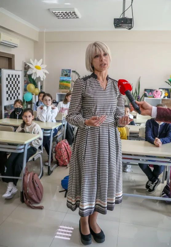 rusya-ukrayna-savasina-ragmen-antalyada-iki-ulkenin-ogrencileri-ayni-sinifta-okuyorlar-1645860155016.jpg Rusya Ukrayna savaşına rağmen Antalya'da iki ülkenin öğrencileri aynı sınıfta okuyorlar-4