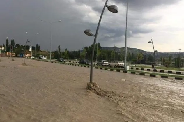 Selendi'de sele kapılan çocuk kayboldu