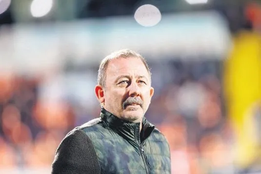 fenerbahcede-rumen-hoca-listenin-ilk-sirasinda-baskan-koc-rumen-hoca-ile-gorusecek-1686607000928.jpeg Fenerbahçe'de Rumen hoca listenin ilk sırasında! Başkan Koç, Lucescu ile görüşecek-5