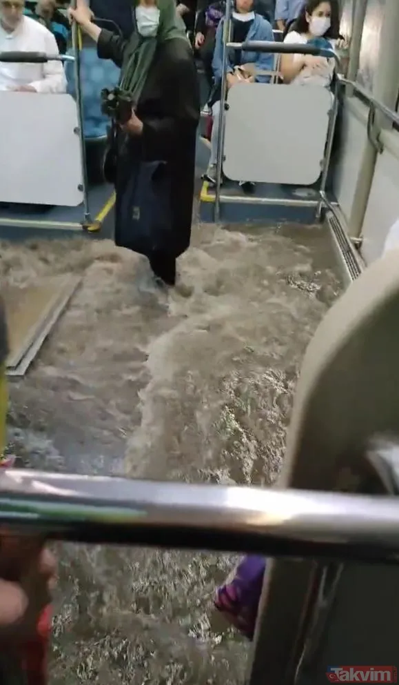 İstanbul'da şiddetli yağış! İETT otobüsünün içi ve metro durakları göle döndü... Ekrem İmamoğlu'na tepki yağıyor - 5
