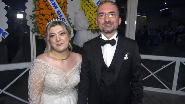 dugun-salonunda-kadrolu-oyun-gelin-ve-davetliler-ne-yapacaklarini-sasirdi-1663201954737.jpg Düğün salonunda kadrolu oyun! Gelin ve davetliler ne yapacaklarını şaşırdı-8