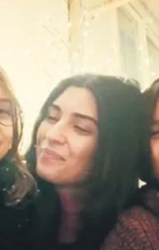 Tuba Büyüküstün'ün ikizleri Toprak ve Maya için kutlama mesajı yağdı