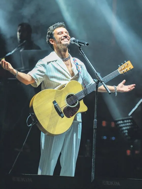 yildiz-tilbe-sahnede-oyle-bir-sey-yapti-ki-hayranlari-alkis-yagmuruna-tuttu-1692050700089.jpeg Yıldız Tilbe sahnede öyle bir şey yaptı ki! Hayranları alkış yağmuruna tuttu-5