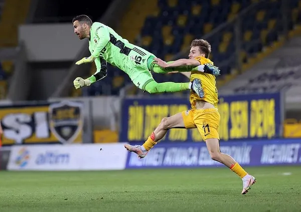 Fenerbahçe, Ankaragücü'nü uzatmada devirdi: Beşiktaş'la farkı 2'ye indirdi-13