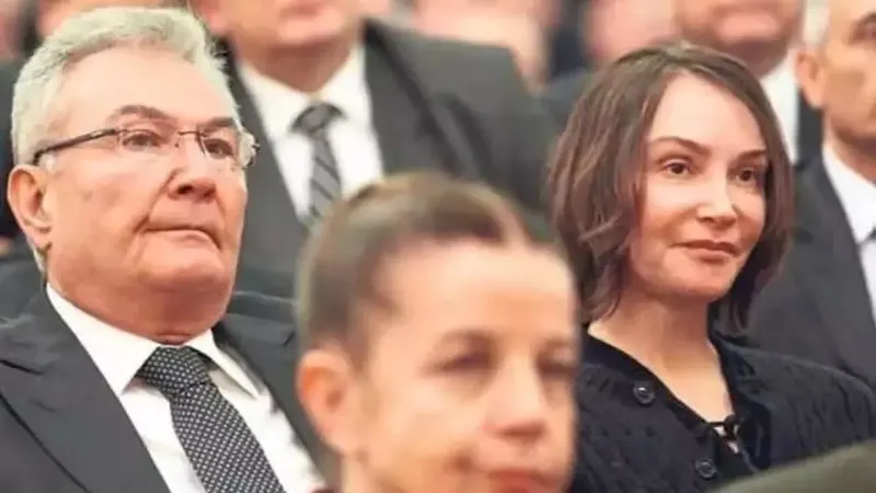 asli-baykaldan-chpye-sert-daldi-imamoglunun-usulsuzluklerine-sahip-cikmayin-uyarisi-shp-iski-ve-turkbank-skand-1742461380979.jpeg Merhum Deniz Baykal'ın kızı Aslı Baykal (Takvim.com.tr)