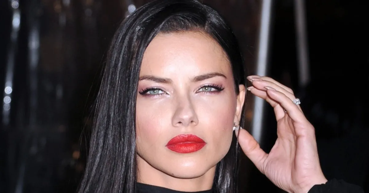 adriana lima nin oyle bir fotografi