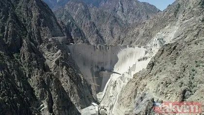 Yusufeli Barajı’nda sona doğru! Son metreküp beton döküldü! Tamamlandığında Türkiye’nin en büyüğü olacak