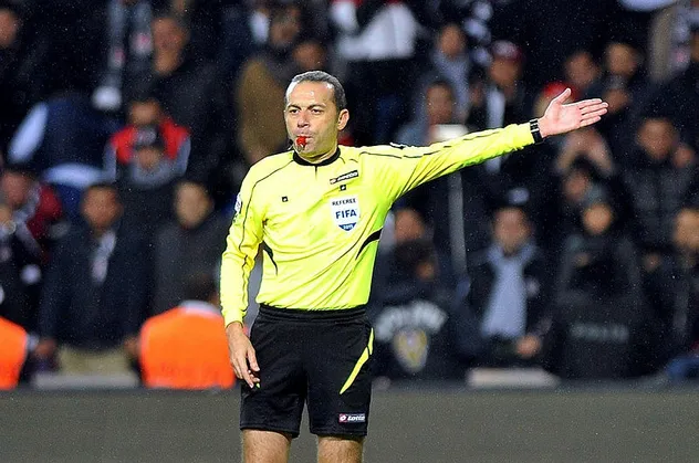 UEFA'dan Cüneyt Çakır'a tam not