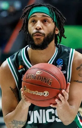 Lider Fenerbahçe MVP Henry