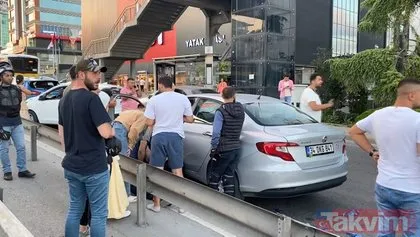 İstanbul’da direksiyonda kalp krizi geçiren sürücüye yoldan geçen sağlık çalışanı kalp masajı yaptı