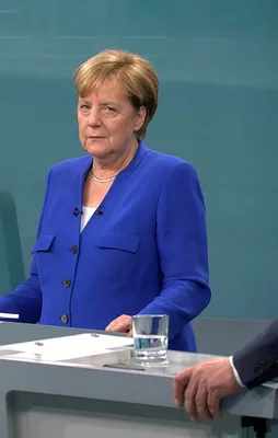 Merkel ve Schulz iyice sıyırdı!