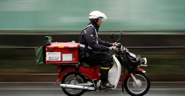 Japonya’da üşengeç postacı 7 bin gönderiyi çöpe attı