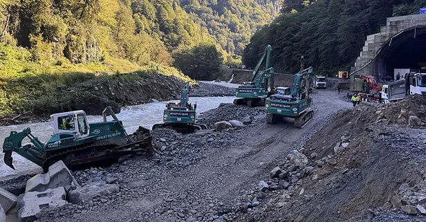 Rize'de sel ve heyelanın izleri kapanıyor: 3 gündür kapalı olan Çamlıhemşin-Ayder karayolu ulaşıma açıldı
