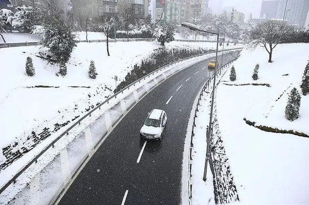 SON DAKİKA: Meteorolojiden İstanbul ve birçok il için kar uyarısı! Beklenen kar yağışı başladı