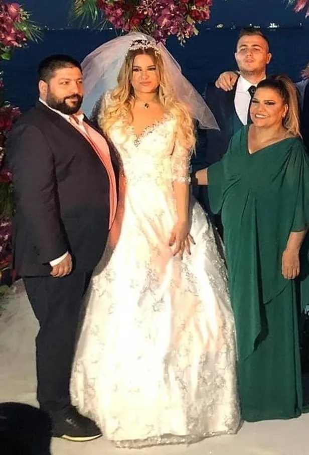 kibariye-kimdir-kac-yasinda-nereli-esi-cocuklari-ve-annesi-kim-1632664453831.jpeg Kibariye kimdir? Kaç yaşında? Nereli? Eşi, çocukları ve annesi kim?-4
