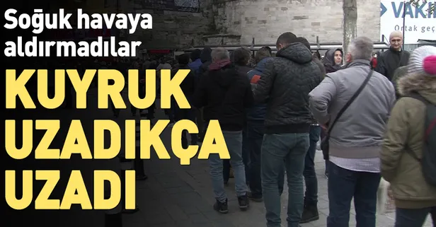 Eminönü'nde Milli Piyango kuyruğu!