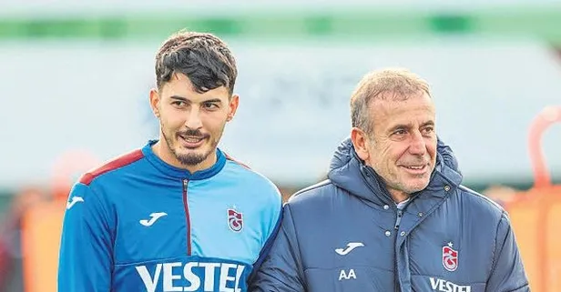 Gaziantep galibiyetinin ardından oyuncularını tebrik eden Abdullah Avcı taraftarlara seslendi: Biz büyük bir aileyiz