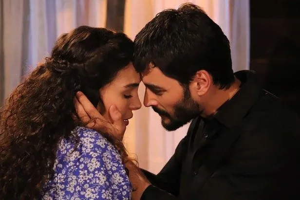 atvnin-sevilen-dizisi-hercai-yoluna-emin-adimlarla-devam-ediyor-aksiyon-ve-heyecan-tavan-yapacak-1602875775456.jpeg ATV'nin sevilen dizisi Hercai, yoluna emin adımlarla devam ediyor: Aksiyon ve heyecan tavan yapacak-1