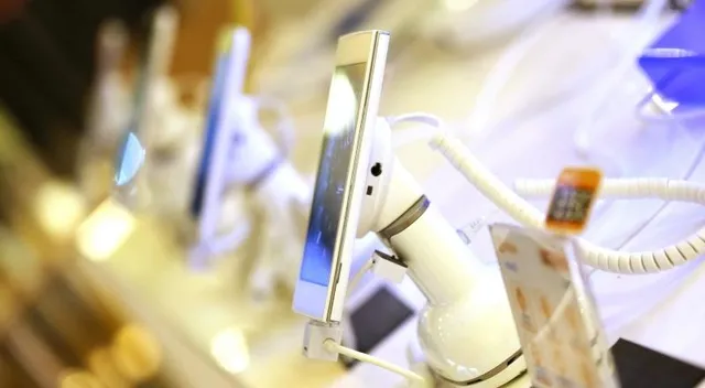 Döviz kurunun yükselmesi ile ucuz cep telefonları revaçta-1