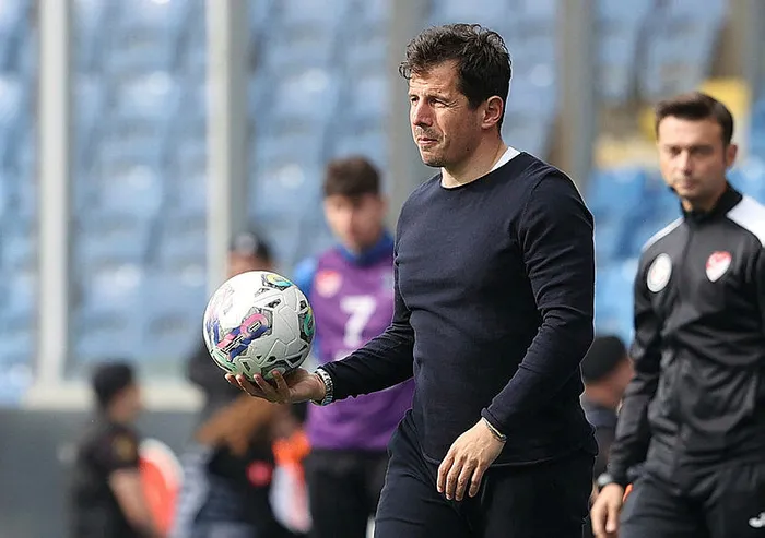 emre-belozoglu-istifa-mi-etti-son-dakika-ankaragucu-teknik-direktoru-emre-belozoglu-kimdir-kac-yasinda-nereli-1702362007745.jpg Emre Belözoğlu istifa mı etti son dakika? İlk açıklama geldi! Ankaragücü Teknik Direktörü Emre Belözoğlu kimdir, kaç yaşında, nereli?-5