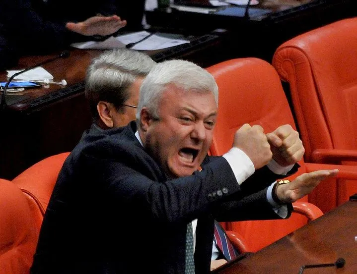 CHP’de buram buram ırkçılık kokan tartışma!