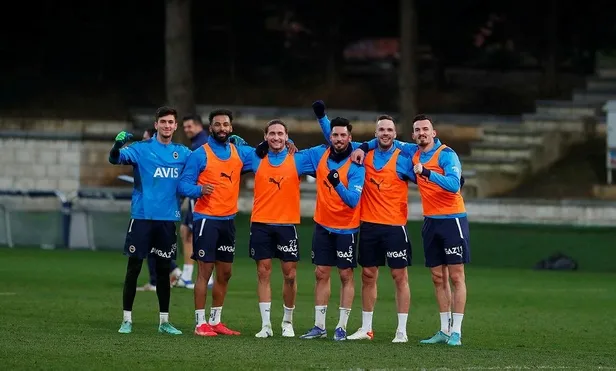 4-yil-amator-takimda-top-oynayan-clauss-fransa-milli-takimina-cagirilinca-gozyaslarina-hakim-olamadi-1648248841108.jpeg 4 yıl amatör takımda top oynayan Clauss Fransa Milli takımına çağırılınca gözyaşlarına hakim olamadı-4