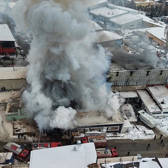 Erzurum’da mobilya atölyesinde yangın: 2 kişi hayatını kaybetti