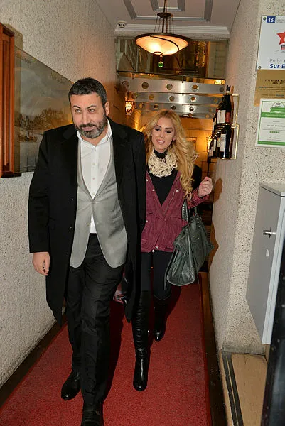 petek-dincoz-kimdir-kac-yasinda-petek-dincoz-bosandi-mi-esi-serkan-kodaloglu-kimdir-nereli-kac-yasinda-1647351202842.jpg Petek Dinçöz kimdir, kaç yaşında? Petek Dinçöz boşandı mı? Eşi Serkan Kodaloğlu kimdir, nereli, kaç yaşında?-2