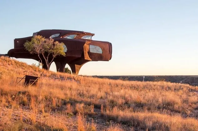 Mimar Robert Bruno’nun UFO evi