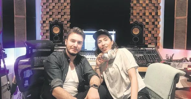 Burcu Güneş, yaz aylarında çıkacak yeni şarkıları için kolları sıvadı, Mustafa Ceceli ile stüdyoda buluştu