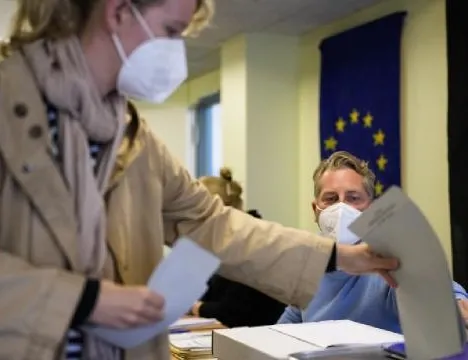 Almanya’da seçimlere yoğun katılım!