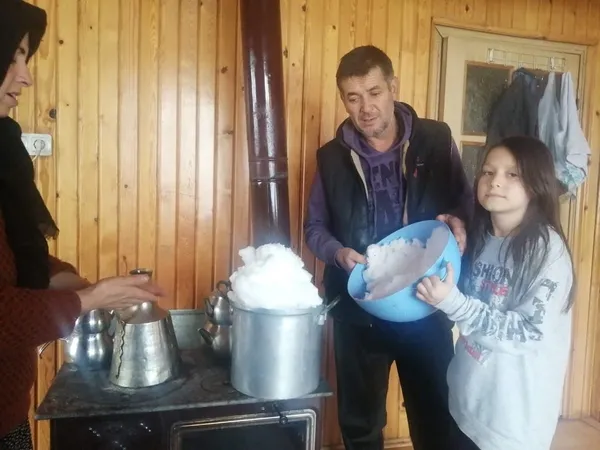 mansur-yavasa-isyan-ne-su-var-ne-yol-sutten-kesildim-babamin-cenazesine-gidemedim-1640337430098.jpg Mansur Yavaş'a isyan: Ne su var ne yol! 'Sütten kesildim babamın cenazesine gidemedim'-2