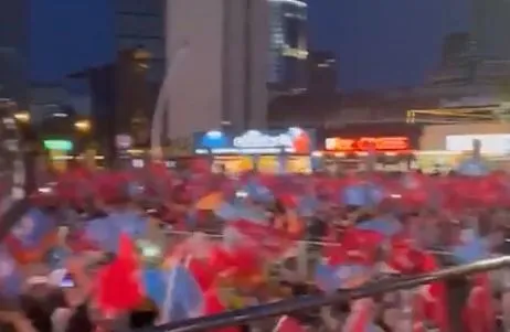 AK Parti Genel Merkezi'nde balkon çalışması! Başkan Erdoğan'ın balkon konuşması için hazırlıklar başladı-5