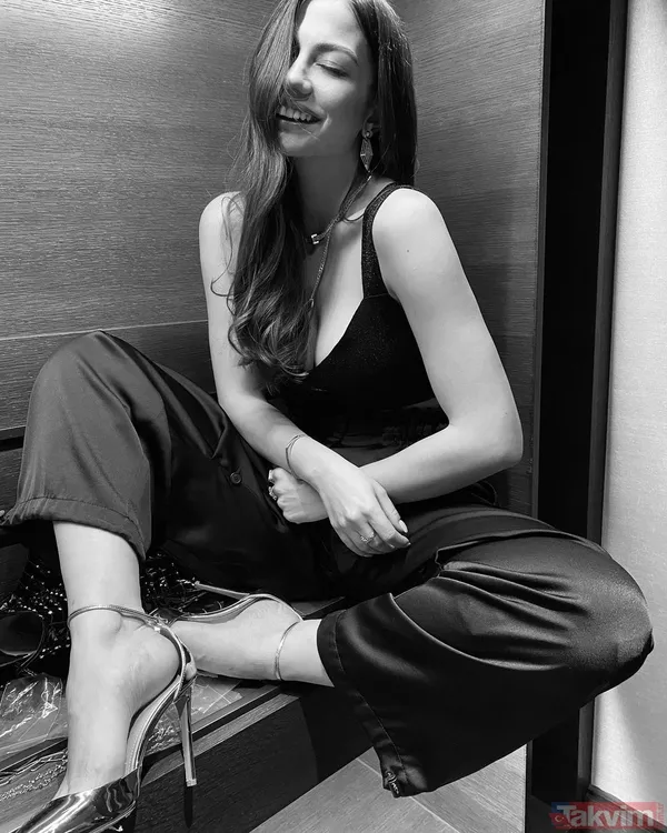 Demet Özdemir'in estetiksiz hali dillere düştü! Kendine neler yaptın Demet! Önce makyajsız fotoğraf paylaştı sonra da... - 2