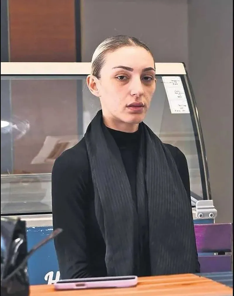gullunun-kizi-tugyandan-soke-eden-goruntuler-sevgilisine-silah-cekti-zorla-alikoydu-1766224670269.jpeg Tuğyan (Takvim arşiv)