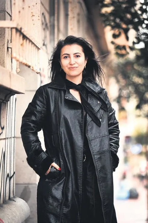 atvnin-basarili-dizisi-kalp-yarasi-hayranlarini-heyecanlandiran-bolum-ayse-ve-ferit-evlendi-1640113068907.jpeg ATV'nin başarılı dizisi Kalp Yarası'ndan hayranlarını heyecanlandıran bölüm! Ayşe ve Ferit evlendi!-8