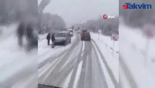 Çatalca'da iyice bastıran kar yağışı nedeniyle bazı sürücüler yolda kaldı