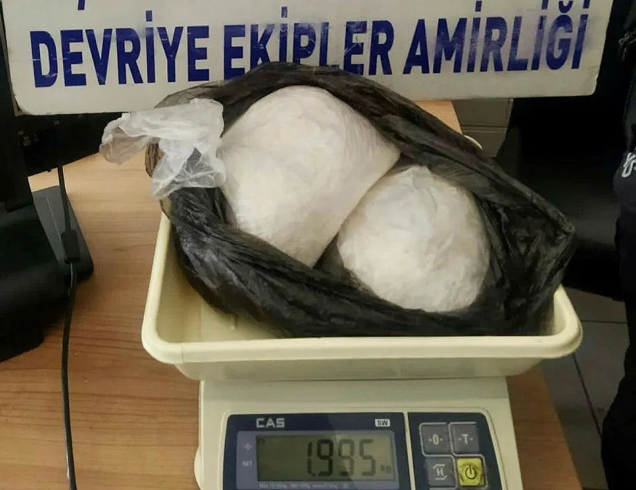 Zehir tacirlerine şok! Polisten kaçarken yakalandılar