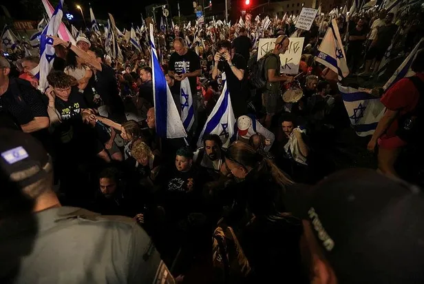 Eski Mossad Başkanı Pardo'dan Netanyahu'ya sert sözler: "İsrail ikiye bölünmüş bir ülke haline geldi"-5