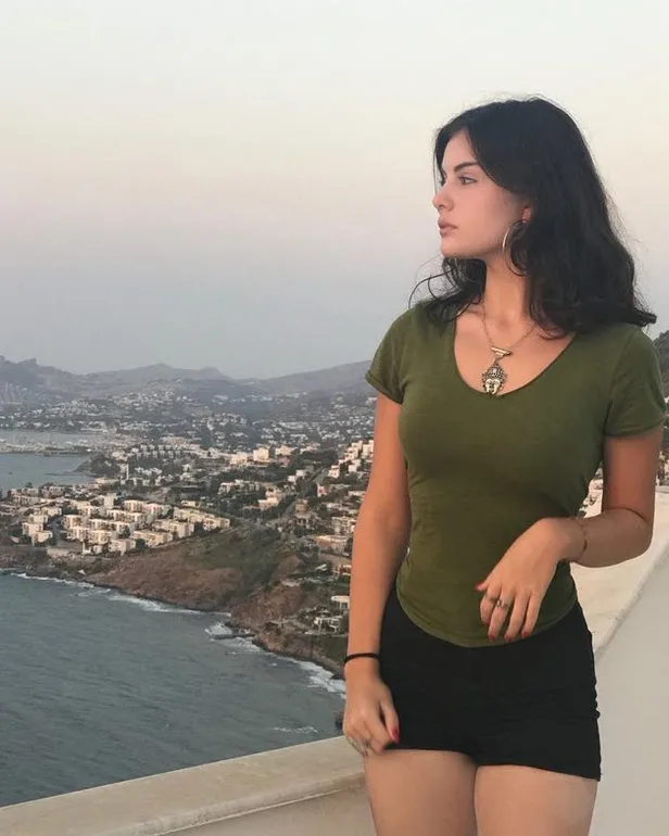 Kiralık Aşk'ın Esra'sı şimdi edalı mı edalı koskoca bir kız ! Melisa Giz Cengiz'i görenler inanamıyor-7