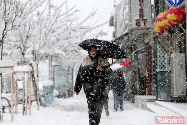 Muş: 333 Köy Yolu Kapandı Muş'ta dün akşam saatlerinde başlayan kar yağışı sonrası 333 köy yolu ulaşıma kapandı. Kent merkezinde araçlar ve iş yerleri karla...